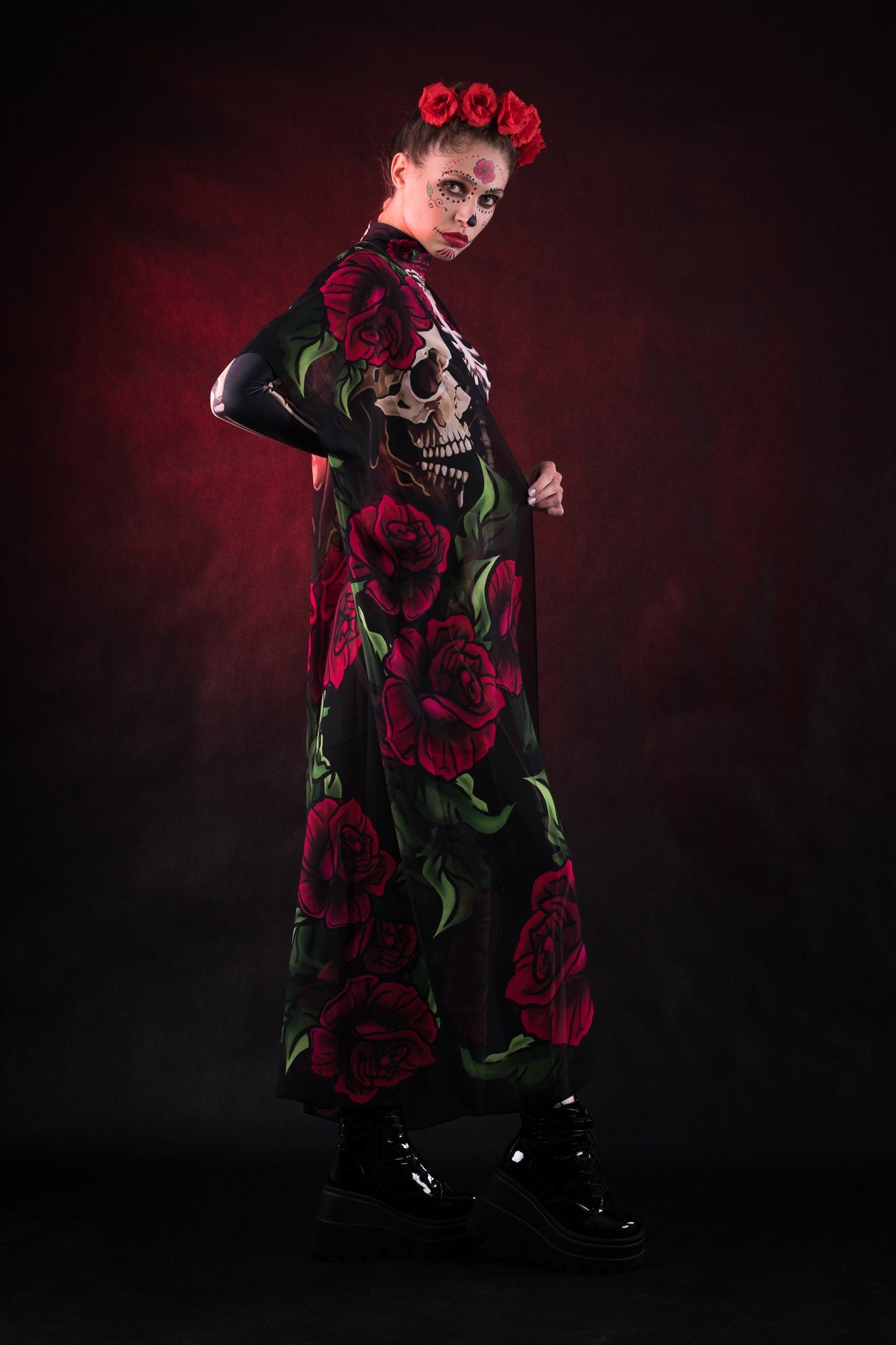 Woman wearing the Lady Death kimono Halloween cape, featuring a black cape with skull and rose accents, perfect for Halloween or Day of the Dead events.